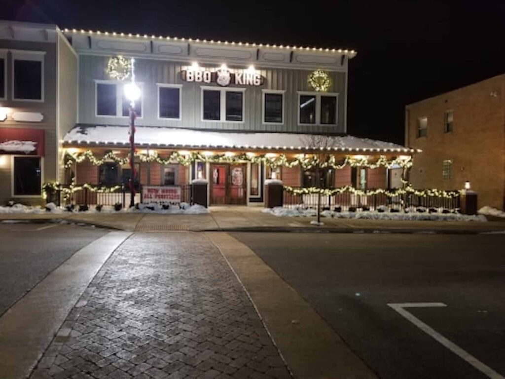 Why Lake Zurich Commercial Properties Invest in Professional Holiday Lighting?
